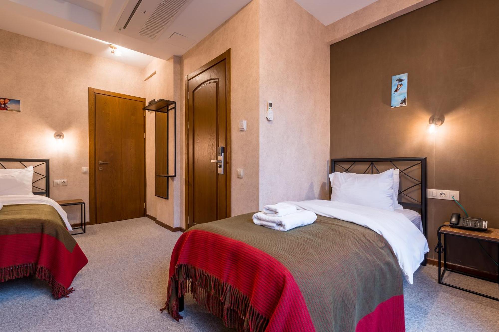 Green Inn Hotel Tbilisi Esterno foto